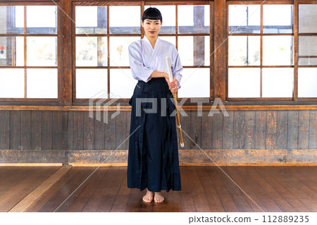 girl in kendo uniform 112889235
