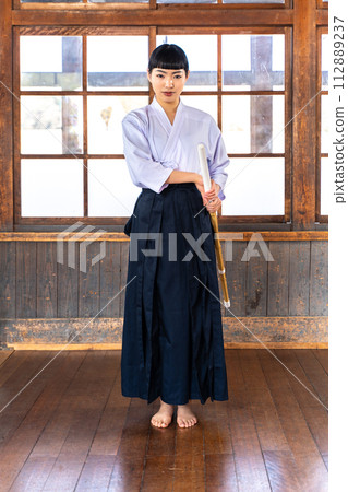 girl in kendo uniform 112889237