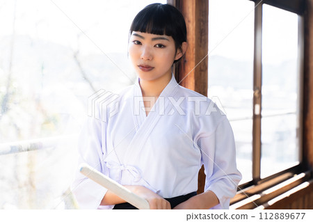 girl in kendo uniform 112889677