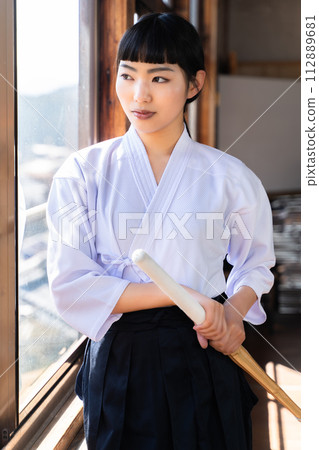 劍道製服的女孩 112889681
