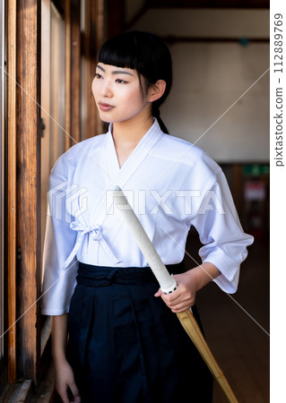 劍道製服的女孩 112889769