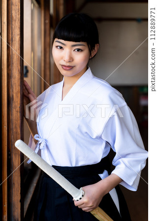 劍道製服的女孩 112889771