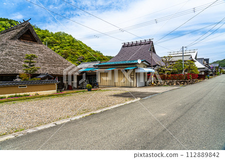 [Important Preservation District for Groups of Traditional Buildings] Fukuzumi Early Summer Scenery of Anguchi District 5 Tamba Sasayama City, Hyogo Prefecture 112889842