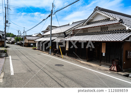 [Important Preservation District for Groups of Traditional Buildings] Fukuzumi - Scenery of Fukuzumi middle district in early summer 3 - Tamba Sasayama City, Hyogo Prefecture 112889859