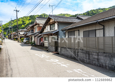 [Important Preservation District for Groups of Traditional Buildings] Fukuzumi - Scenery of Fukuzumi middle district in early summer 6 - Tamba Sasayama City, Hyogo Prefecture 112889862