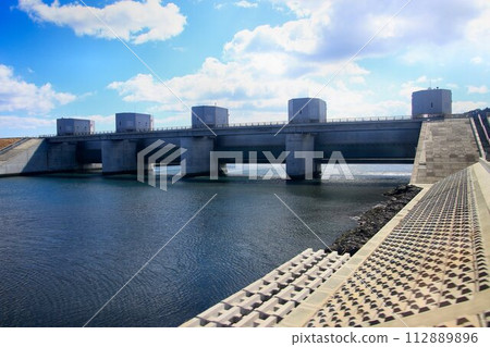 Protecting the town from flooding damage caused by the massive tsunami... "Otsuchi River Water Gate" Protecting the town from flooding damage caused by the massive tsunami... "Otsuchi River Water Gate" 112889896