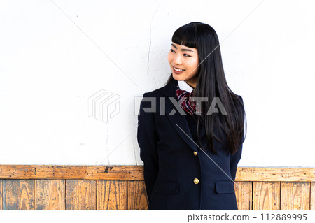 高中女生放學後留在教學大樓 高中女生放學後留在教學大樓 112889995