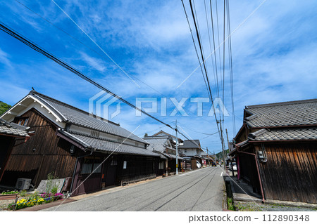 [Important Preservation District for Groups of Traditional Buildings] Fukuzumi - Scenery of Fukuzumi middle district in early summer 19 - Tamba Sasayama City, Hyogo Prefecture 112890348