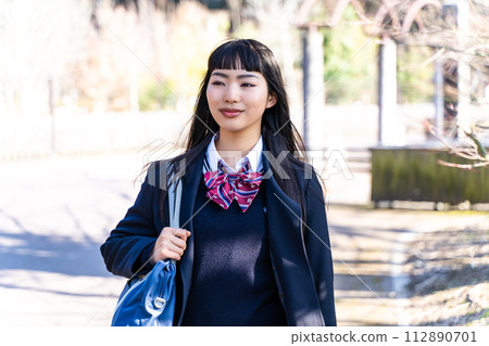 上學的女學生 上學的女學生 112890701