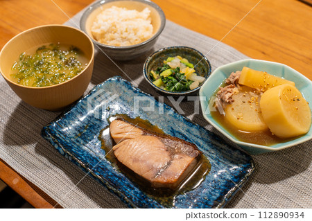 美味的日式套餐 美味的日式套餐 112890934