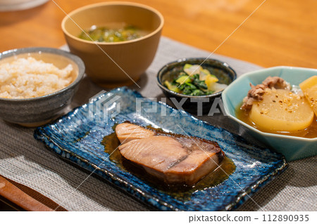 美味的日式套餐 112890935