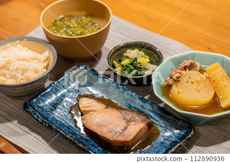 美味的日式套餐 美味的日式套餐 112890936