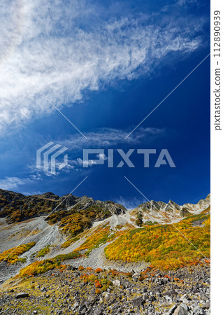 Autumn leaves of Karasawa Curl in the Northern Alps and Mt. Okuhotaka Autumn leaves of Karasawa Curl in the Northern Alps and Mt. Okuhotaka 112890939