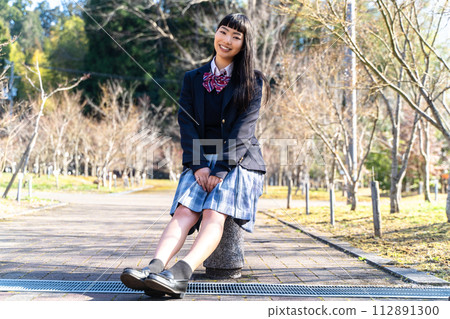 校園裡的高中女孩 校園裡的高中女孩 112891300