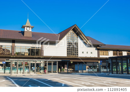 Kamakura Station on a summer morning 112891405