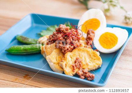 Frozen tofu topped with meat miso 112891657