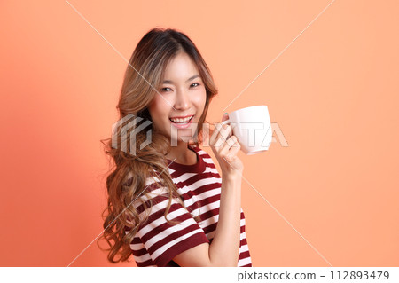 20s Asian woman 112893479