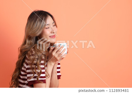 20s Asian woman 20s Asian woman 112893481