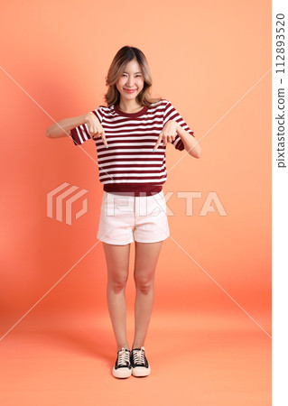 20s Asian woman 112893520