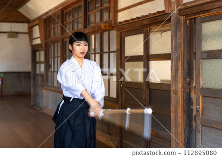 劍道製服的女孩 112895080