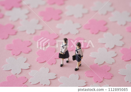 女學生與櫻花 112895085