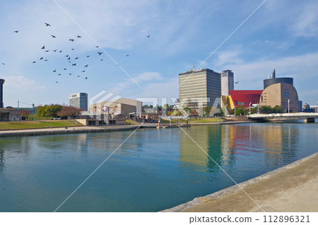 Murasaki River, City Hall and Katsuyama Park in the urban area of Kitakyushu City 112896321