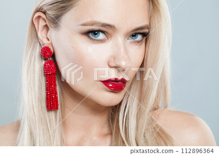 Glamorous woman face close-up. Blonde model with fresh clear skin and healthy silky hair 112896364