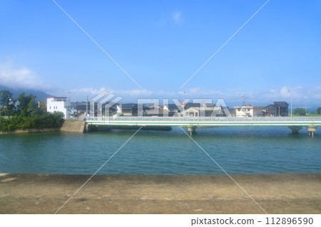 View from the train window from Nishi-Karatsu Station on the Karatsu Line to Kanoya Station on the Chikuhi Line (2022) 112896590