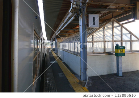 View from the train window from Nishi-Karatsu Station on the Karatsu Line to Kanoya Station on the Chikuhi Line (2022) 112896610