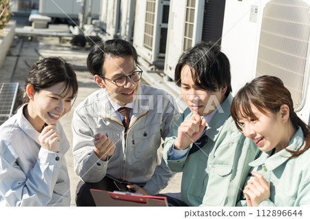 young male and female engineers 112896644