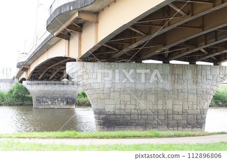 Pier of the bridge 112896806