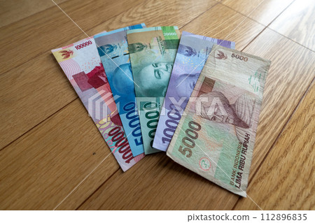 foreign banknotes, foreign bills, money 112896835