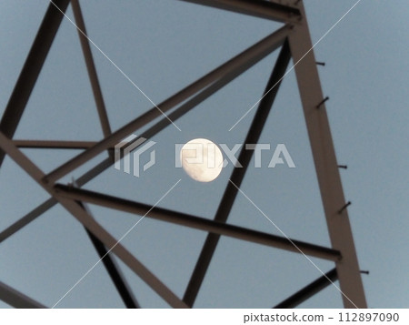 月亮從鋼塔中窺視 月亮從鋼塔中窺視 112897090