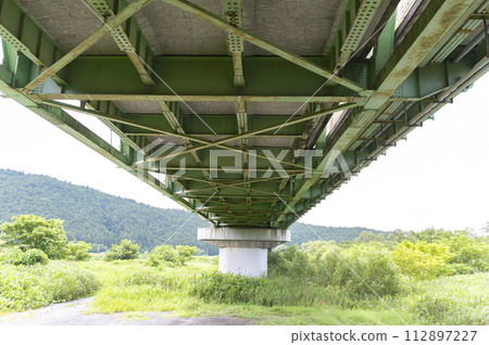 在橋下 在橋下 112897227