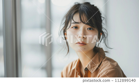 Young lady's portrait Young lady's portrait 112899140