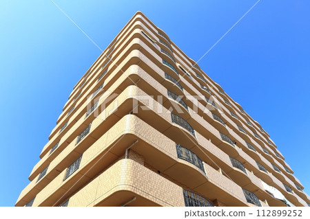 出租公寓和住宅區的形象 112899252