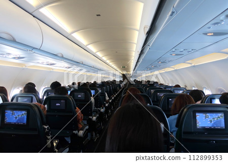 窄體客機內部 112899353
