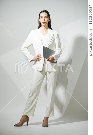 Career woman wearing a white suit 112899584
