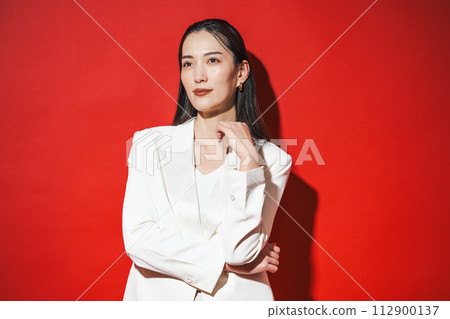 Career woman wearing a white suit 112900137
