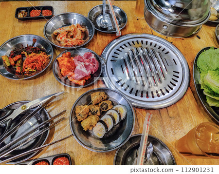 Korean style charcoal grilled meat with various side dishes Korean style charcoal grilled meat with various side dishes 112901231