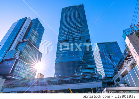 日本東京城市景觀：希望之光。澀谷 Hikarie 和澀谷 Scramble Square 的景色...邁向新時代 = 16th 112901932