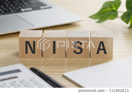 上面寫著 NISA 的積木 上面寫著 NISA 的積木 112902611
