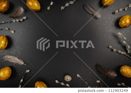 Golden and silver Easter eggs 112903249