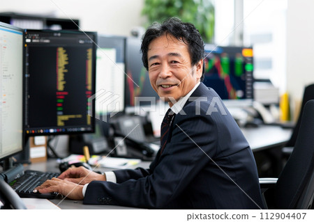 日本中年投資者 112904407