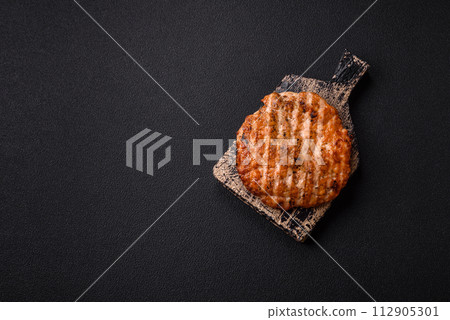 Delicious fresh grilled chicken fillet with spices and herbs 112905301