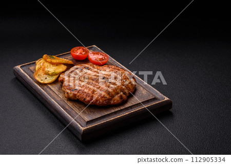 Delicious fresh grilled chicken fillet with spices and herbs 112905334