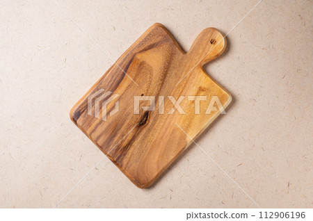 Cutting board with beautiful wood grain 112906196