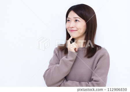 Woman thinking with a smile 112906830