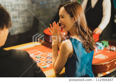 Couple dating at a casino 112906887