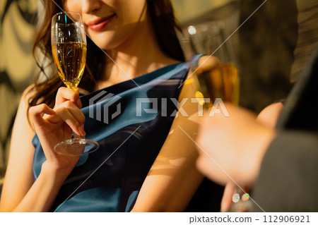 Couple drinking champagne Couple drinking champagne 112906921